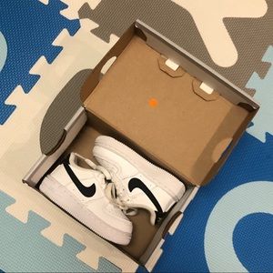 Nike Force 1 - Size 5